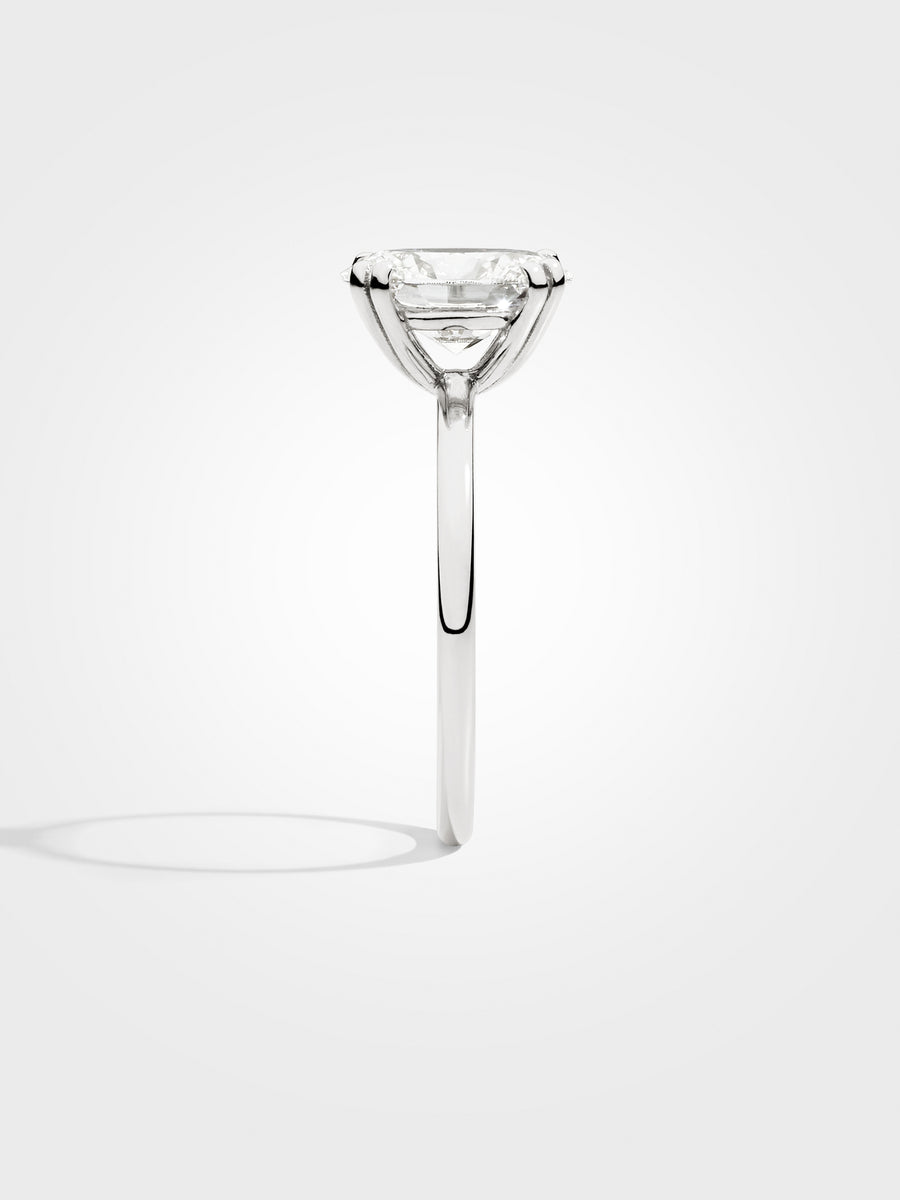 Oval Solitaire - White Gold - 2 ct