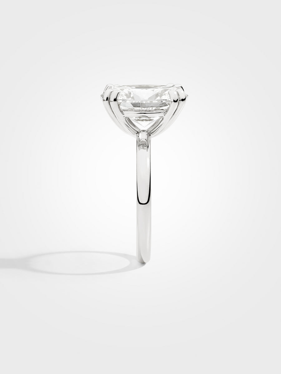 Oval Solitaire - White Gold - 5 ct